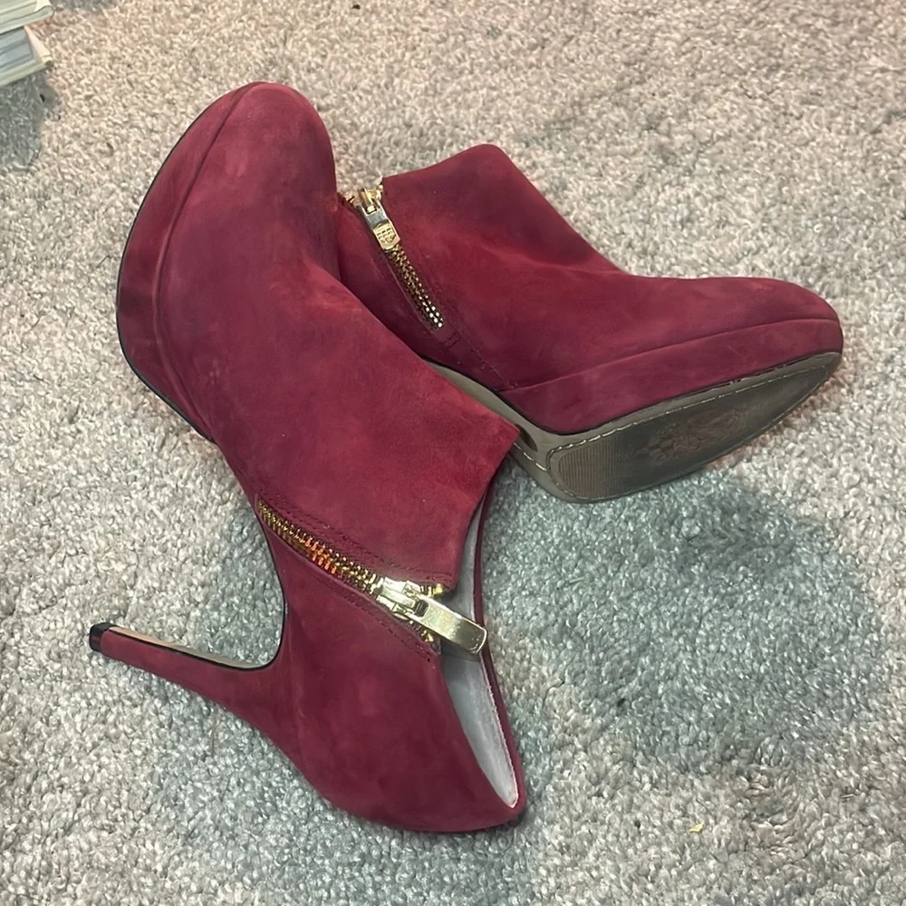 Vince Camuto red suede bootie heels size 6
